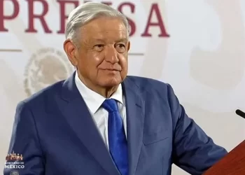 Frente a Sheinbaum, yo me quedo fresa, advierte AMLO a IP