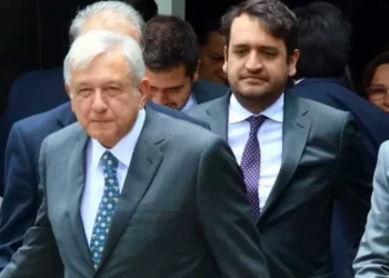 Confirma López Obrador candidatura de su hijo Andy para Morena
