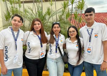 Estudiantes de la UES participan en estancia de investigación científica en el verano