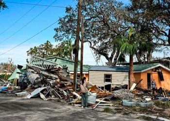 Suman 52 muertos por paso de huracán ‘Helene’ en EU