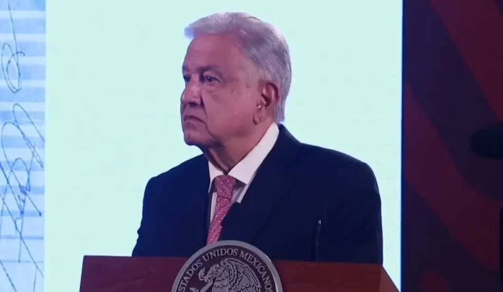 Tengan decoro, no se sigan hundiendo, dice AMLO a Ministros
