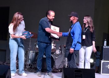 Premian Toño Astiazarán y Patty Ruibal a ganadores de Dogo Fest