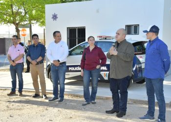 Entrega Toño Astiazarán patrulla a Centro de Respuesta Inmediata del fraccionamiento STAUS