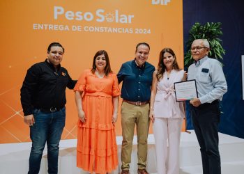 Entregan Patty Ruibal y Toño Astiazarán apoyo en paneles solares y eficiencia energética a 22 organizaciones de ayuda social