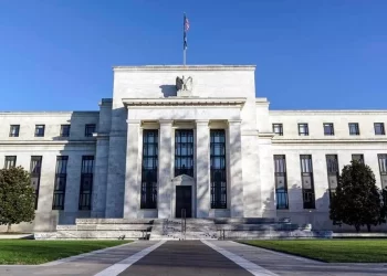 Recorta FED tasas en 50 puntos