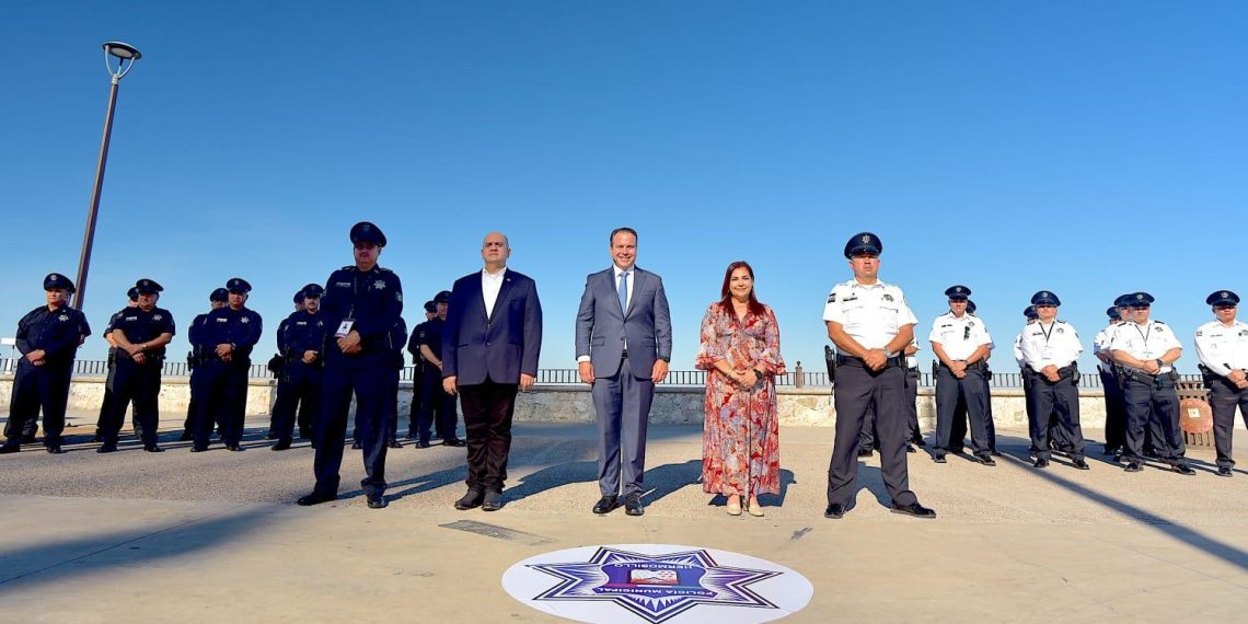 Preside Toño Astiazarán ceremonia cívica e izamiento de bandera