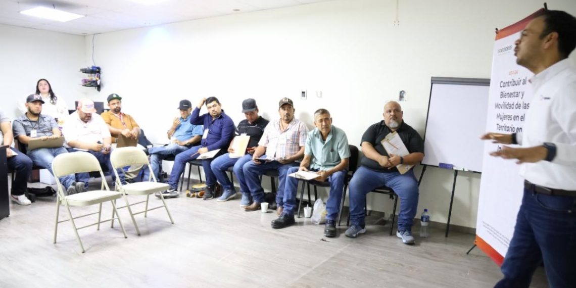 Capacitan a operadores y concesionarios para prevenir acoso en transporte público