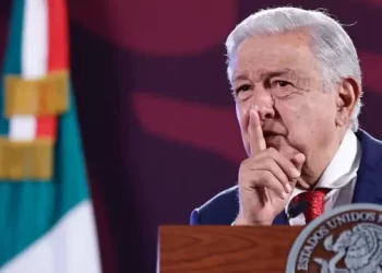 AMLO evita pronunciarse sobre las advertencias del embajador de EU respecto a su reforma judicial
