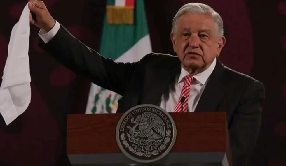 No se va a destruir nada, al contrario, responde AMLO a Piña