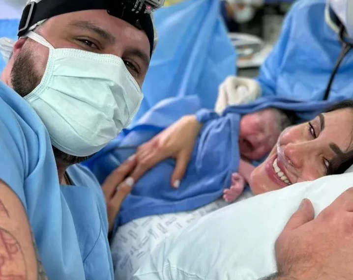 Paul Stanley se convierte en padre y junto a Joely Bernat da la bienvenida a su hija Victoria