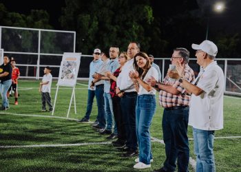 Atestiguan Toño Astiazarán y Patty Ruibal la rehabilitación del parque Álvaro Obregón