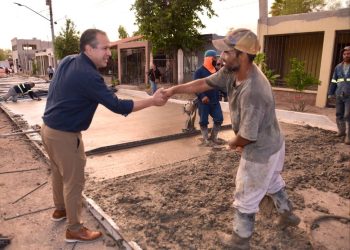 Constata Toño Astiazarán avances de pavimentación en avenida Suaqui Grande