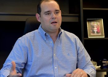 Llama Secretario del Ayuntamiento a jóvenes a tramitar pre cartilla del Servicio Militar