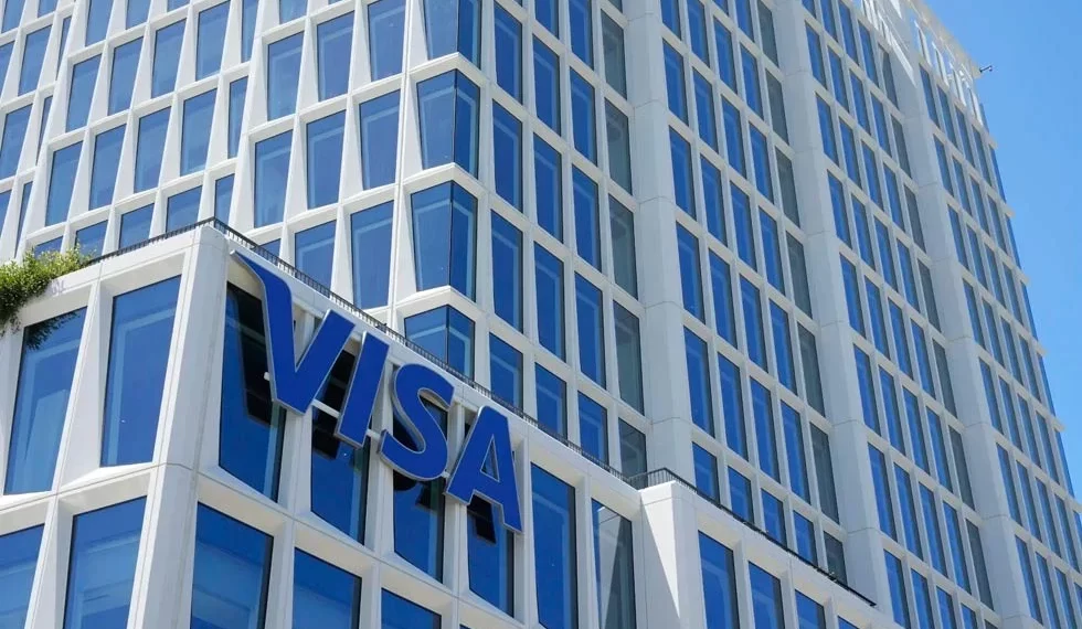 EU acusa a Visa de monopolio en tarjetas de débito