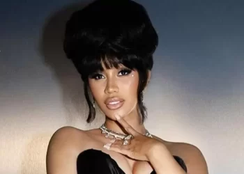 Cardi B revela que se encuentra hospitalizada