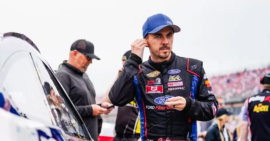 Frankie Muniz, actor de “Malcolm el de en medio”, es piloto de NASCAR