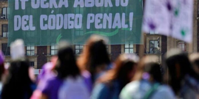 Fiscalía de Querétaro imputa por homicidio a menor que habría sufrido aborto espontáneo