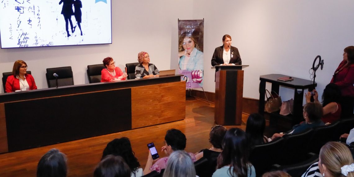 Presentan en el Congreso del Estado el libro “Volumen primero, segundo y tercero. Latinas 100”