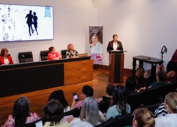 Presentan en el Congreso del Estado el libro “Volumen primero, segundo y tercero. Latinas 100”
