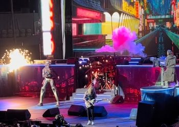 Regresa triunfal la Doncella de Hierro a Phoenix