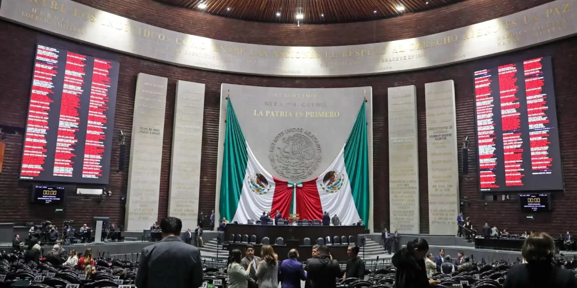 Diputados aprueban ‘Ley Silla’ para proteger a quienes trabajan de pie