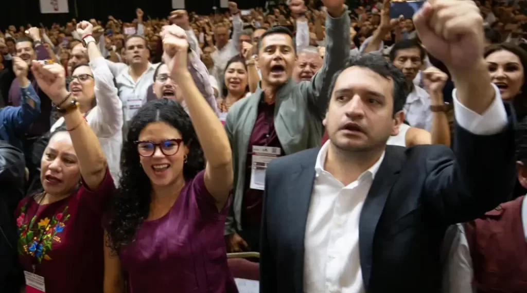 Hijo de AMLO acude a su primer mítin de Morena en Nuevo León 