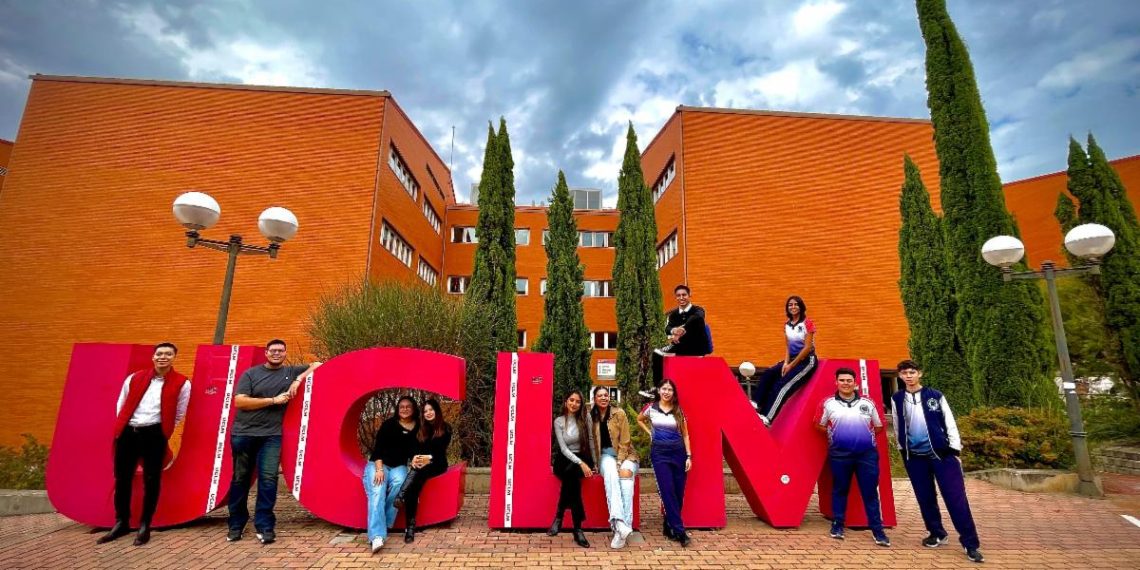 Realizan estancia académica en España estudiantes normalistas sonorenses