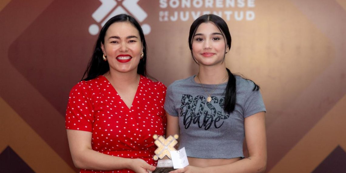 Reconoce Gobierno de Sonora a Camila “La Magnífica” Zamorano por campeonato internacional de boxeo