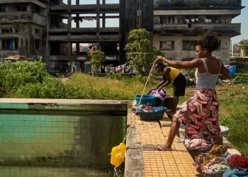 Más de mil 100 millones de personas sufren pobreza aguda: PNUD