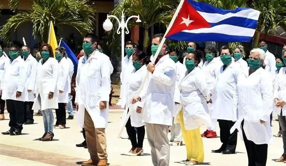 Gastan $100 mil por médico; cobra el Gobierno cubano