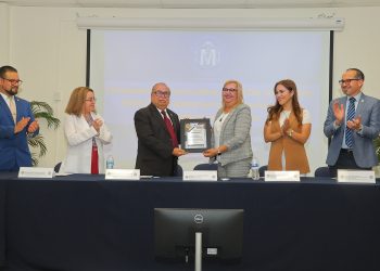 En el Día del Médico, reconoce Unison trayectoria del Dr. Guillermo Hernández Chávez