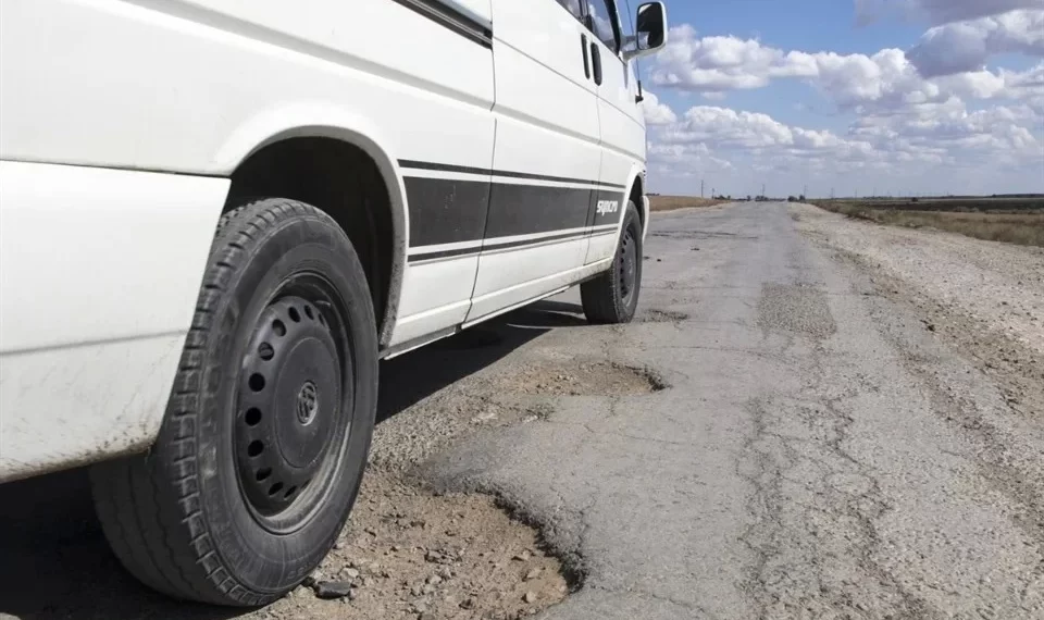 Prometen bachear 44 mil km de carreteras en cuatro meses