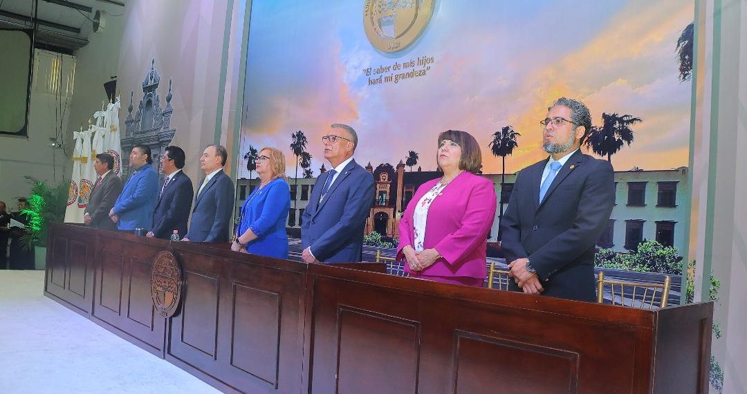 En su 82 aniversario, Unison entrega Premio a la Trayectoria Estudiantil 2024 a 79 alumnos