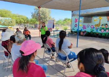 Imparte Gobierno Municipal plática de prevención de abuso a madres de familia