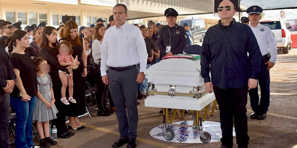 Participa Antonio Astiazarán en homenaje póstumo al agente Jesús Edgardo Valenzuela Soqui