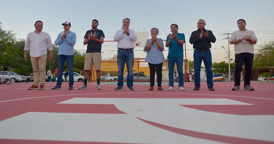 Entrega Toño Astiazarán rehabilitación de cancha en colonia FOVISSSTE