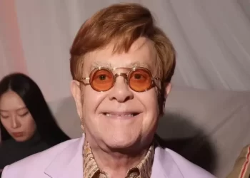 Elton John perdió la visibilidad del ojo derecho