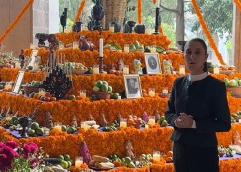 Sheinbaum comparte ofrenda de Día de Muertos en Palacio Nacional
