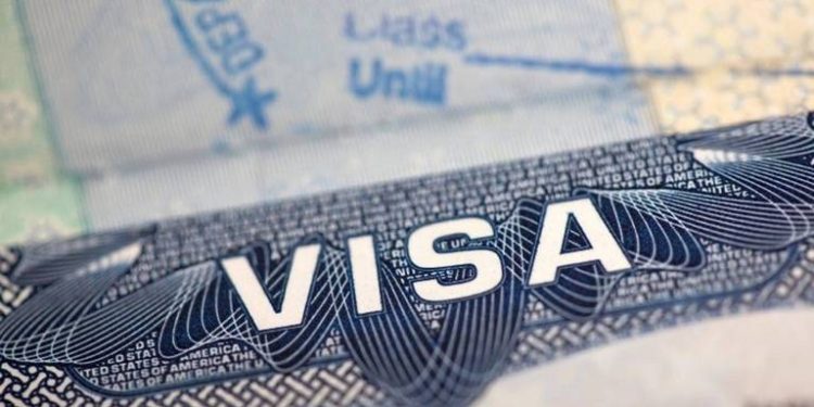 Detienen a mujer por falsificar documentos en el Consulado de EUA en Hermosillo