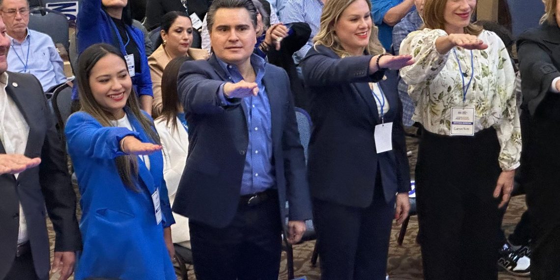 Panistas renuevan dirigencia en Sonora; reeligen a Gildardo Real