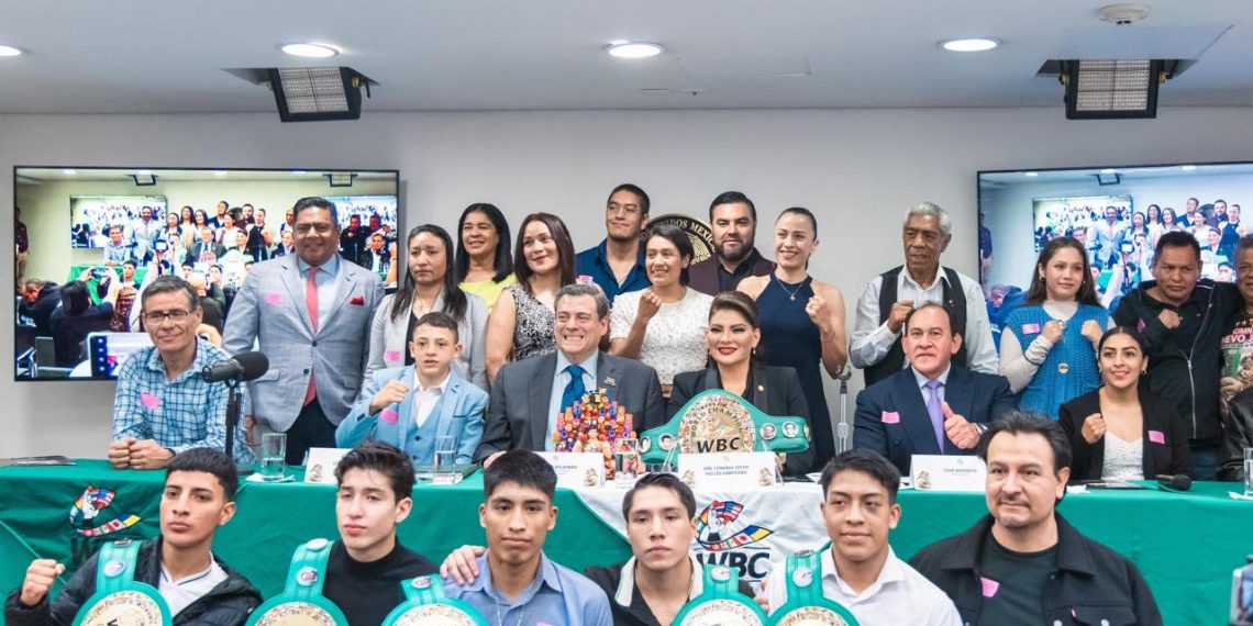 Inaugura Lorenia Valles exposición verde y oro del Consejo Mundial de Boxeo en Senado de la República