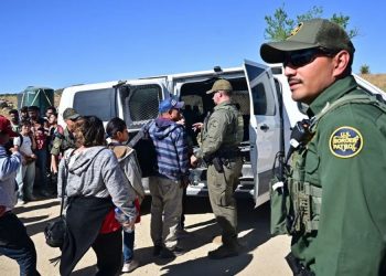Deportaciones militarizadas de Trump atemorizan a la frontera pese al “plan” de México