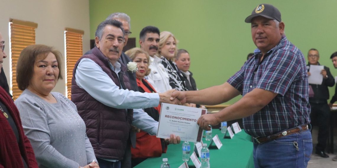 Reconocen a 45 empleados por 25 años de trayectorias al servicio del ayuntamiento de Cajeme