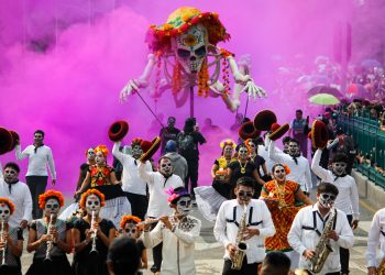 Más de un millón de personas asisten al Gran Desfile del Día de Muertos 2024 en CDMX