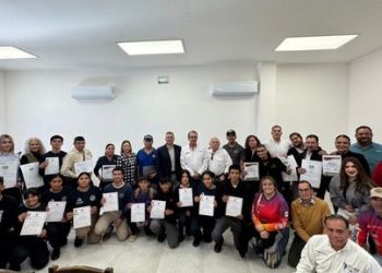 Entrega Gobierno de Sonora distintivos a Guías de Turistas en Caborca