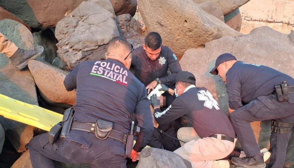 Rescata Gobierno de Sonora a persona lesionada por caída en Puerto Peñasco
