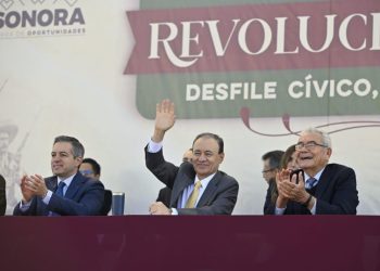 Gobernador Durazo acompaña a 5 mil jóvenes en el desfile por el 114 aniversario de la Revolución Mexicana