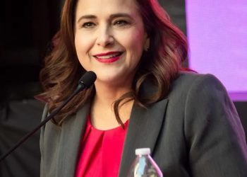 Invita doctora Karla Córdova González a las actividades navideñas.
