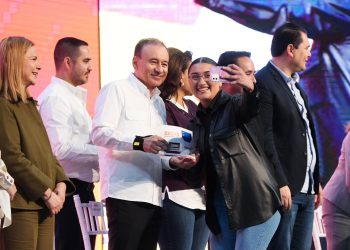 Jóvenes universitarios agradecen a Gobernador Durazo por entrega de Becas Sonora de Oportunidades