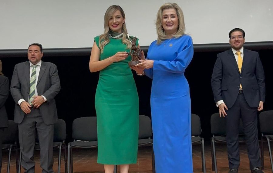 Por su gran apoyo a la profesión inmobiliaria AMPI entrega reconocimiento a la Diputada Ely Sallard Hernández